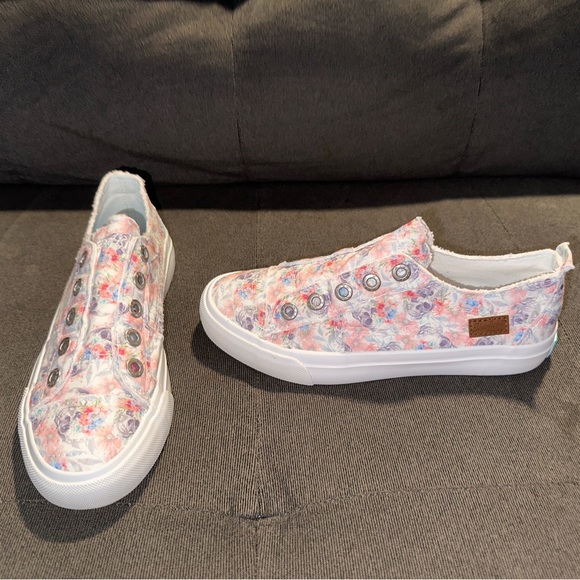 Women’s Blowfish Play Shoes - Picture 3 of 12